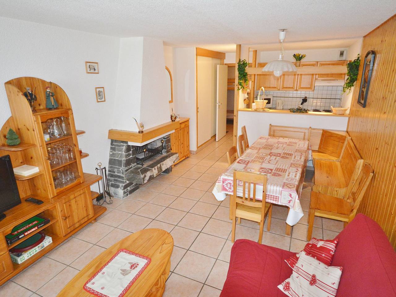 Entire apartment, Perfect Location: Cozy 2-Br Apartment for 6, Near Ski Slopes, Balcony, Parking in Morzine, Les Portes du Soleil