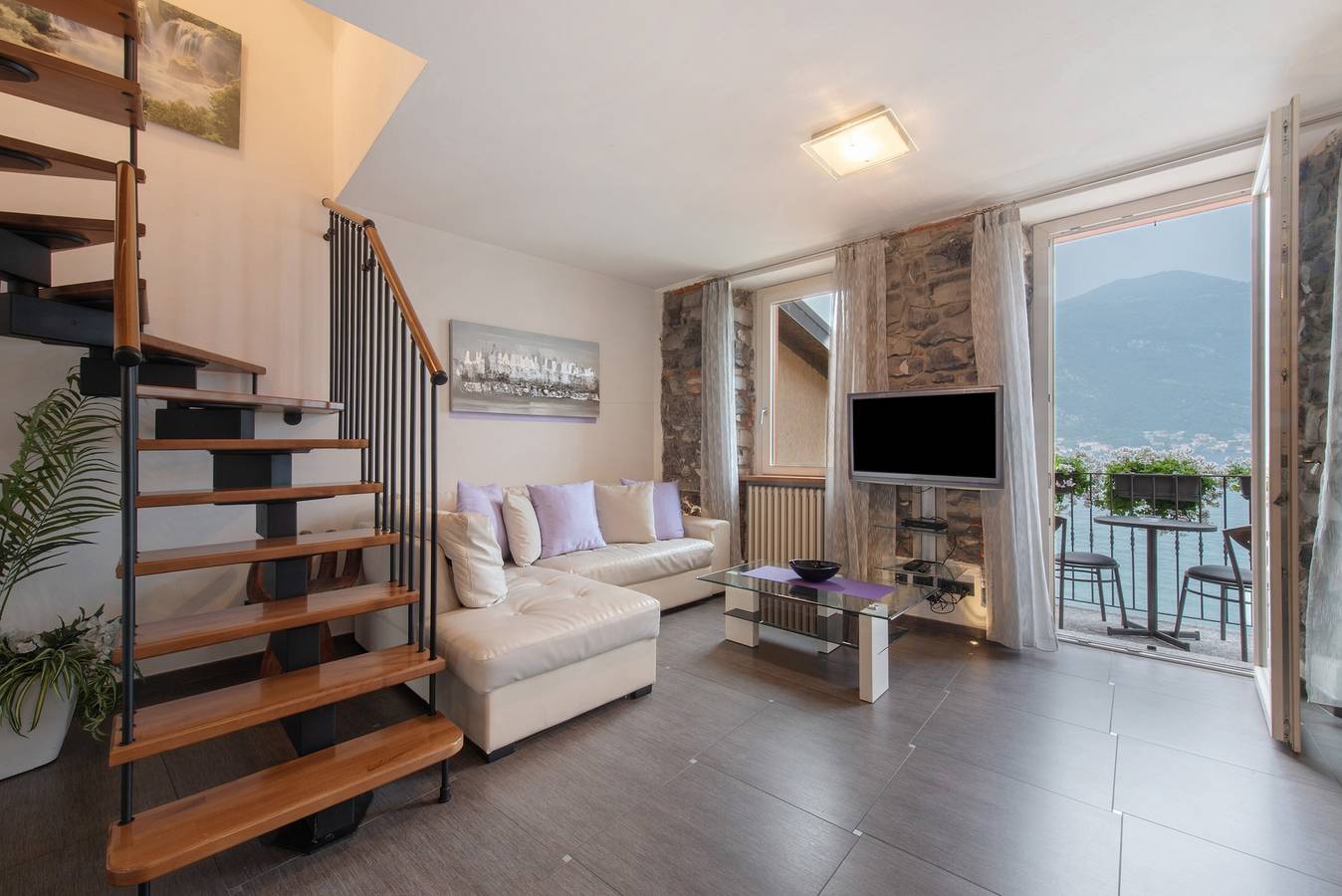Appartement entier, Duplex de luxe en bord de lac avec vue sur le lac et Wi-Fi. in Lezzeno, Lac de Côme