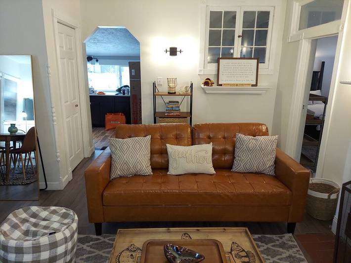 Vacation rental for 10 people, with yard, with pets in Silver Lake
