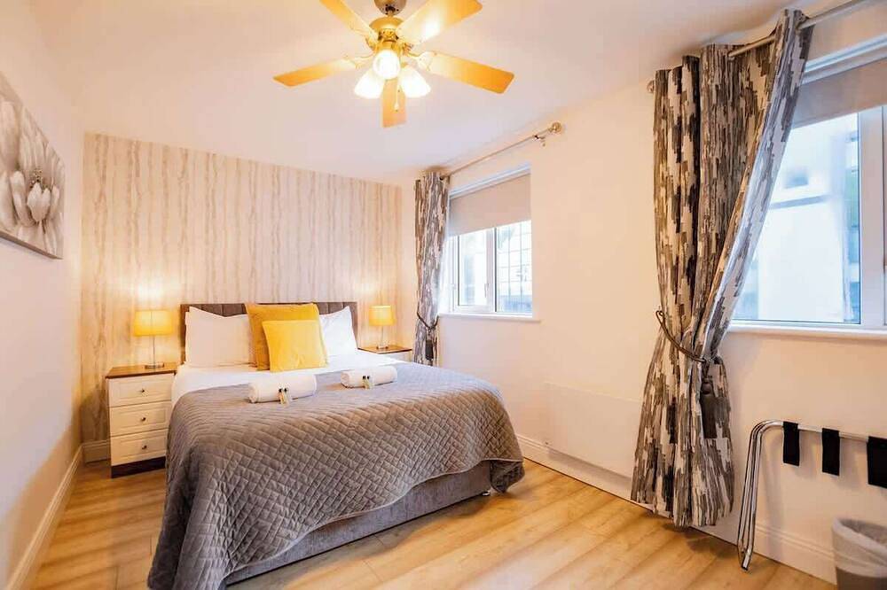 Entire apartment, Top of the Town No.2 (Optional Paid Parking in Eyre Square, Galway