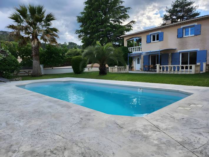 Gîte Papillon: Ferienhaus mit Bergblick, Wlan und Klimaanlage in Anduze, Cevennen