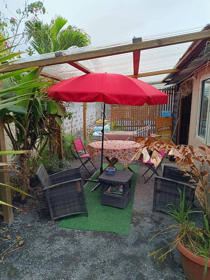 Gîte pour 3 personnes, avec vue ainsi que jardin et piscine à Bras-Panon - 4