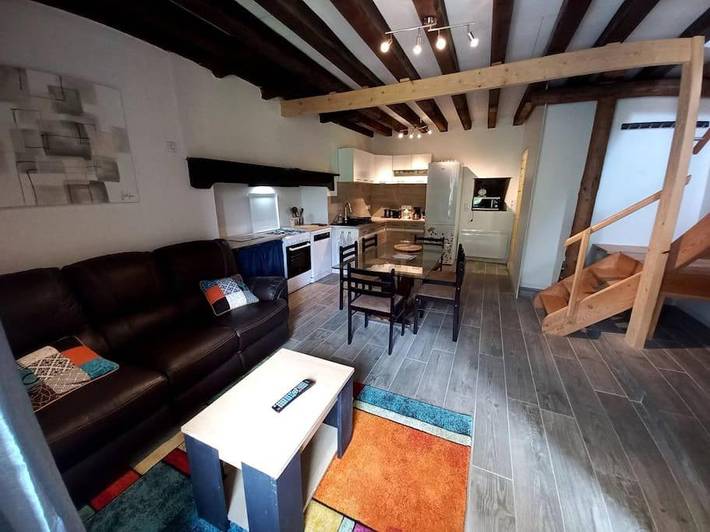 Gîte pour 6 personnes, avec vue ainsi que terrasse et jardin à Saint-Aventin