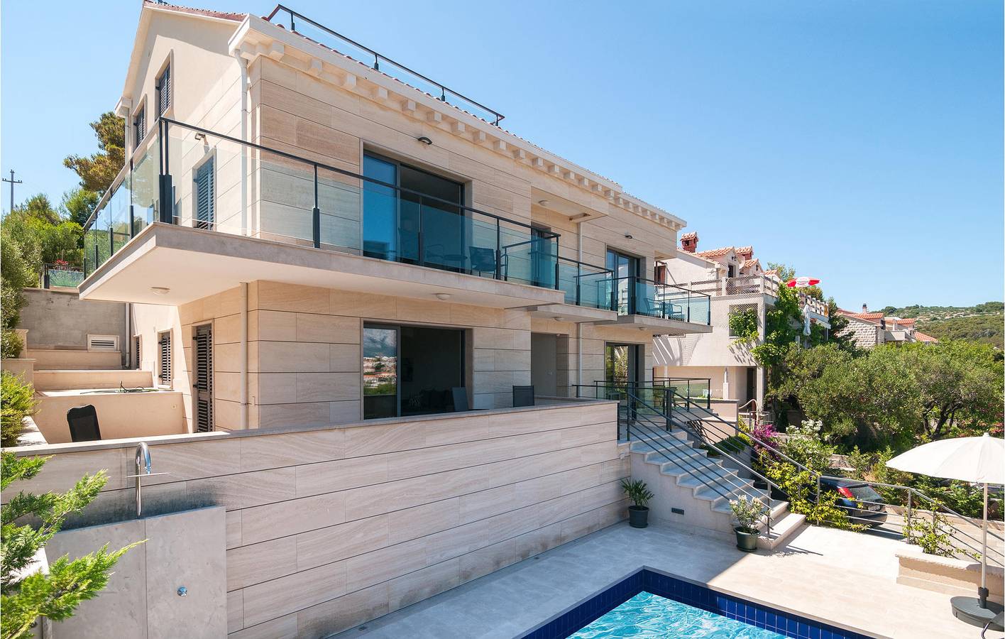Geheel vakantieappartement, Vakantieappartement voor 3 personen met zwembad in Selca, Povlija, Selca en Sumartin