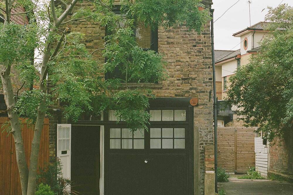 1880s Coach House – Pet‑Friendly & Off-Road Parking in Haringey, London