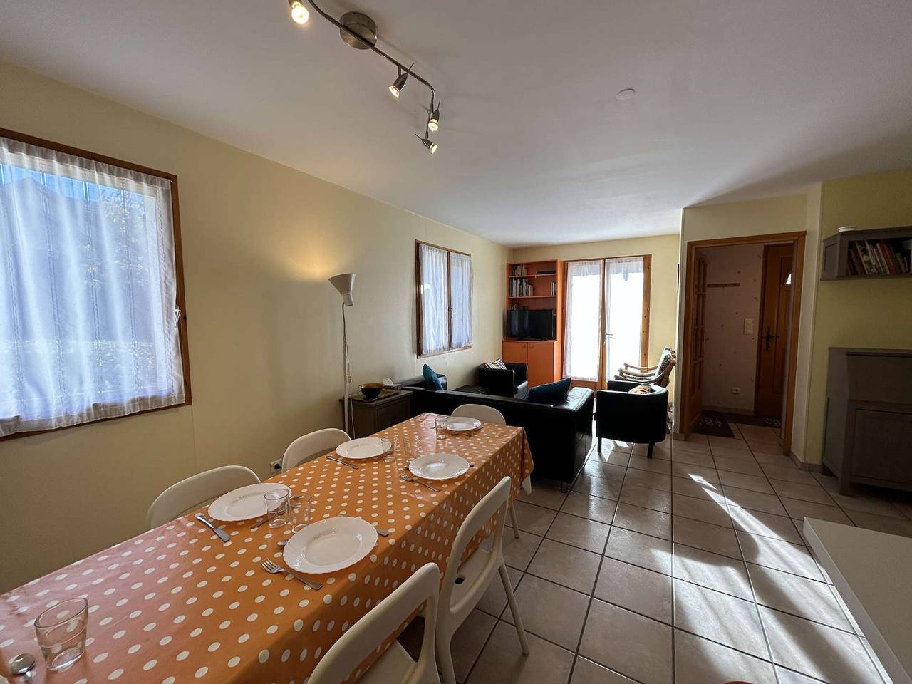 Spacious 4Br Home with Terrace, Garage & Parking - Sleeps 8 in Saint-Chaffrey, Serre-Chevalier in Saint-Chaffrey, Serre Chevalier