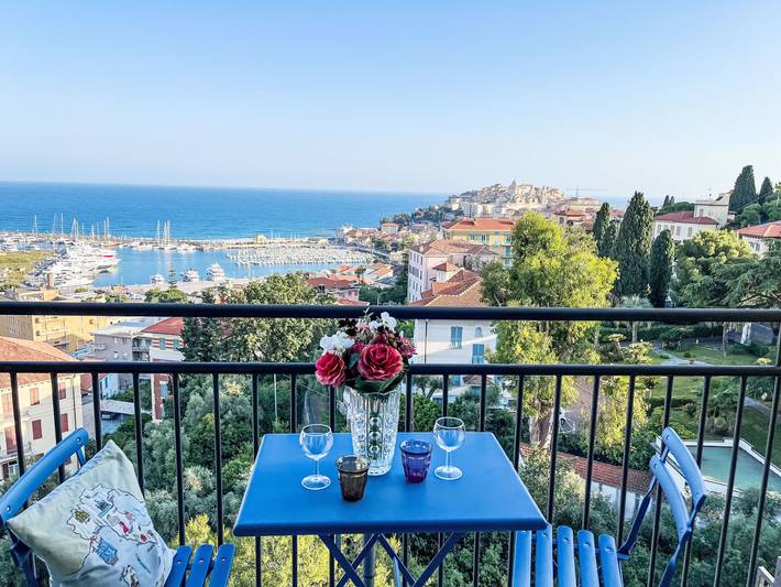 Ferienwohnung für 7 Personen, mit Balkon und Garten in Imperia