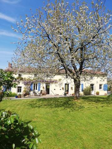 Cottage pour 2 personnes, avec vue ainsi que jardin et balcon à Montournais