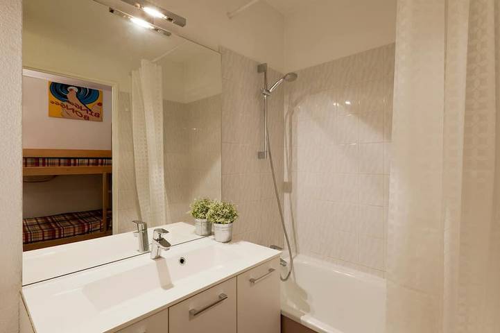 Gîte pour 4 personnes, avec balcon, animaux acceptés dans Casino De Brides Les Bains - 2