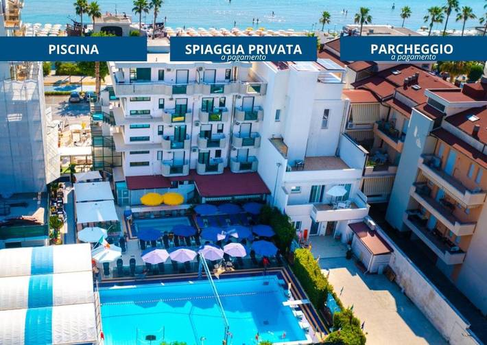 Hôtel pour 2 personnes, avec Balcon ainsi que Piscine et Vue à Alba Adriatica