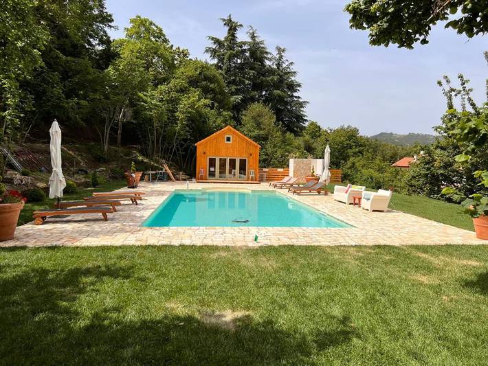 Appartamento per 3 persone, con Balcone e Terrazza nonché Giardino e Piscina a Aritzo