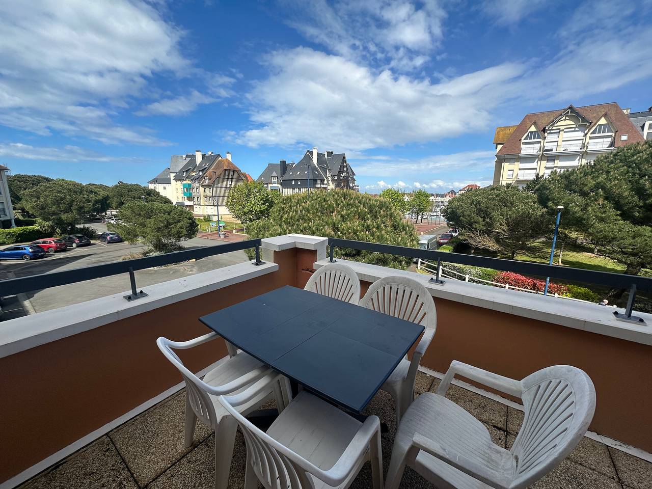 Appartement entier, Dives-sur-Mer, 3 pièces duplex, terrasse, animaux admis in Dives-sur-Mer, Région de Lisieux