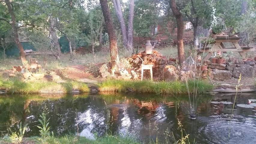 Location de vacances pour 6 personnes, avec Terrasse et Jardin ainsi que Piscine et Vue à Jouques - 2
