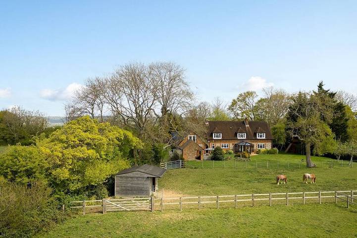 Glamping for 10 people, with garden in Buckinghamshire