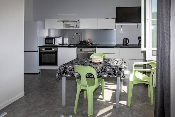 Location de vacances pour 3 personnes, avec Terrasse et Jacuzzi ainsi que Sauna et Vue dans Haut-Valromey