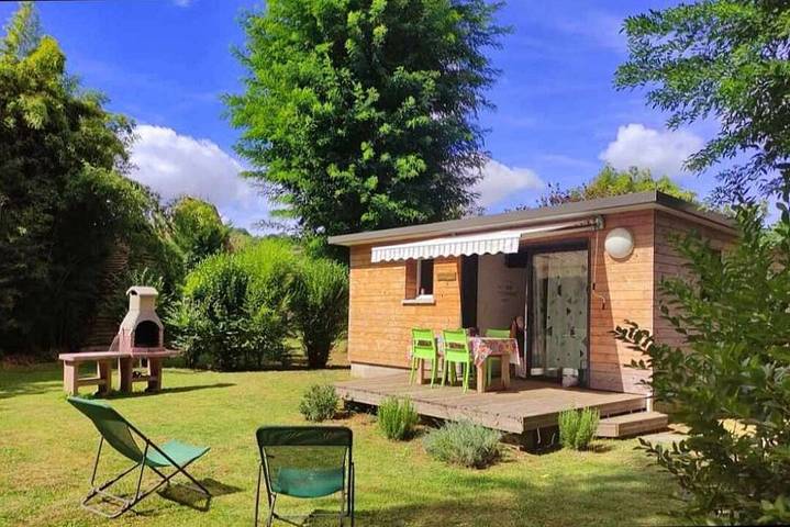 Gîte pour 5 personnes, avec jardin ainsi que piscine et terrasse, animaux acceptés