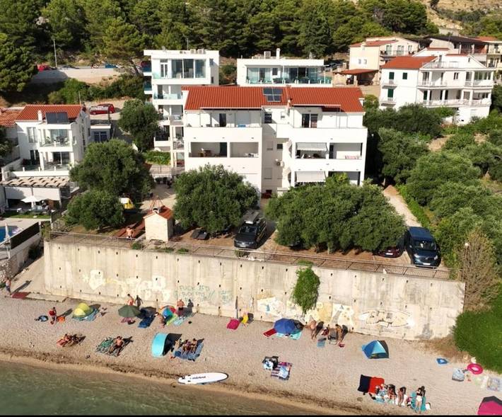 Gîte pour 3 personnes, avec jardin ainsi que vue sur le lac et vue à Zaboric