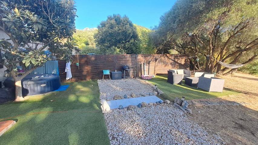 Location de vacances pour 4 personnes, avec jardin ainsi que piscine et vue, animaux acceptés à Roquevaire - 2