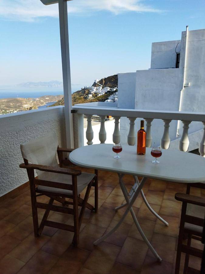 Maison d’hôte pour 4 personnes, avec vue et balcon dans Sérifos
