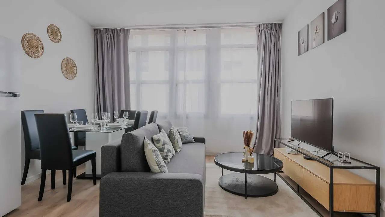Entire holiday apartment, Holiday apartment for 7 people in Levallois-Perret, Hauts-de-Seine