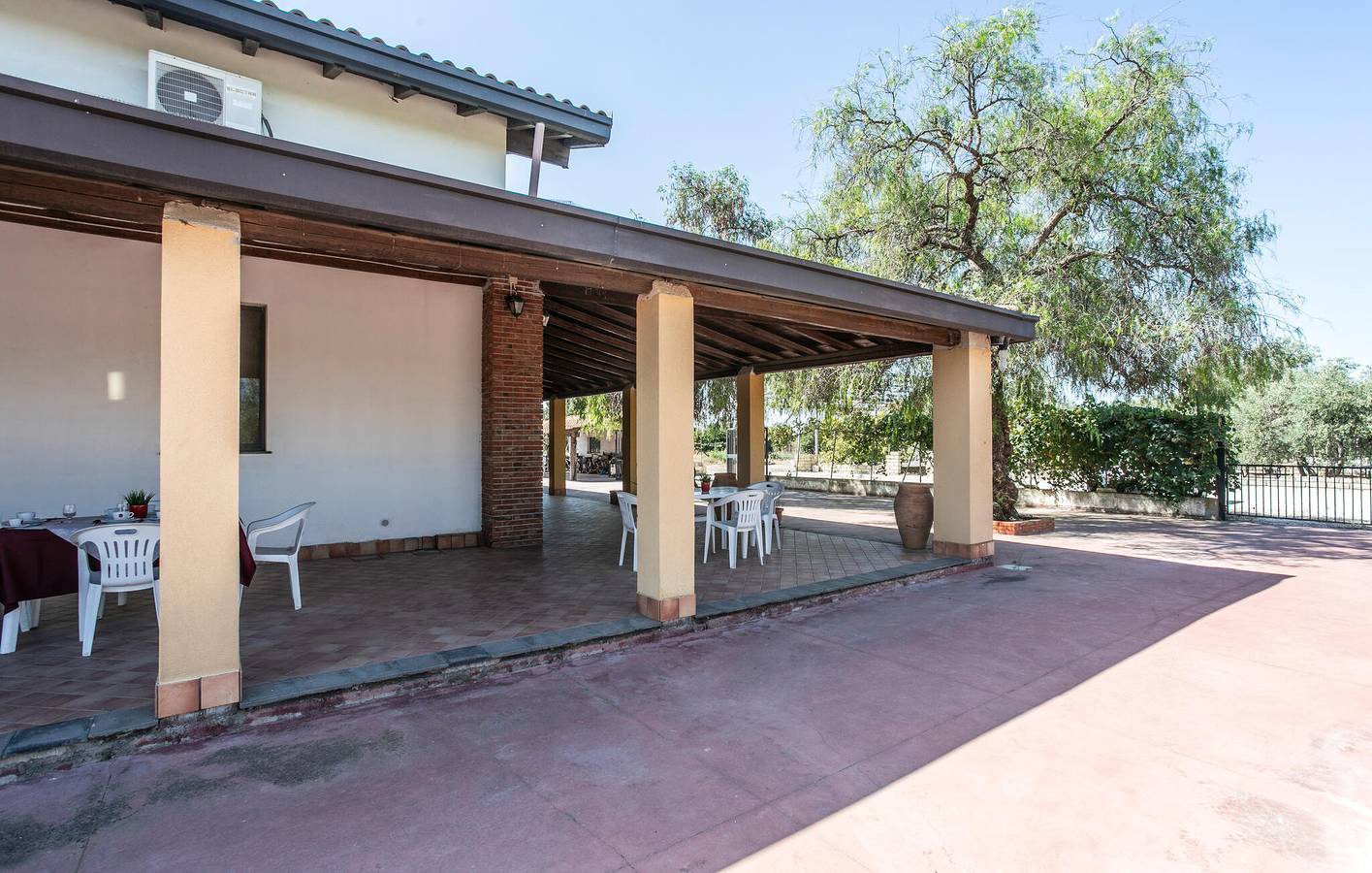 Riverside Retreat con piscina y aparcamiento, terraza in Belpasso, Provincia de Catania