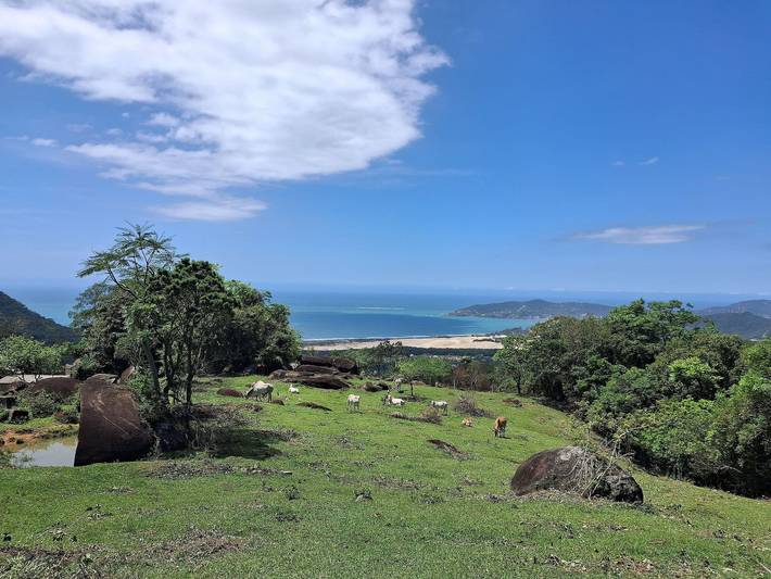 Casas e apartamentos de temporada para 8 pessoas, com balcão e jardim em Garopaba