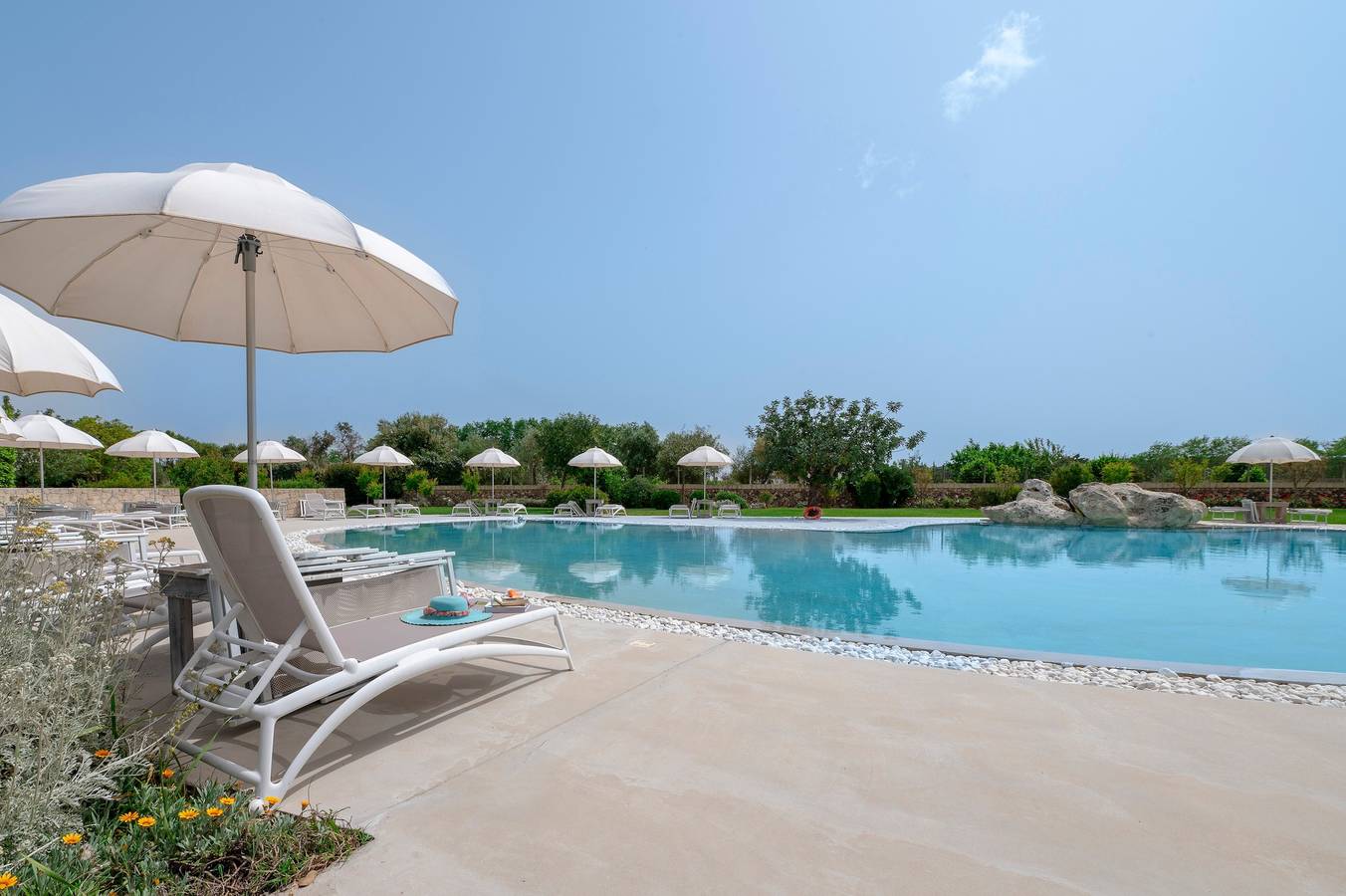 Entire apartment, Apartment 'Tenuta Vigna Corallo - Mimosa' with Shared Pool, Wi-Fi and Air Conditioning in Baia dei Turchi, Otranto region