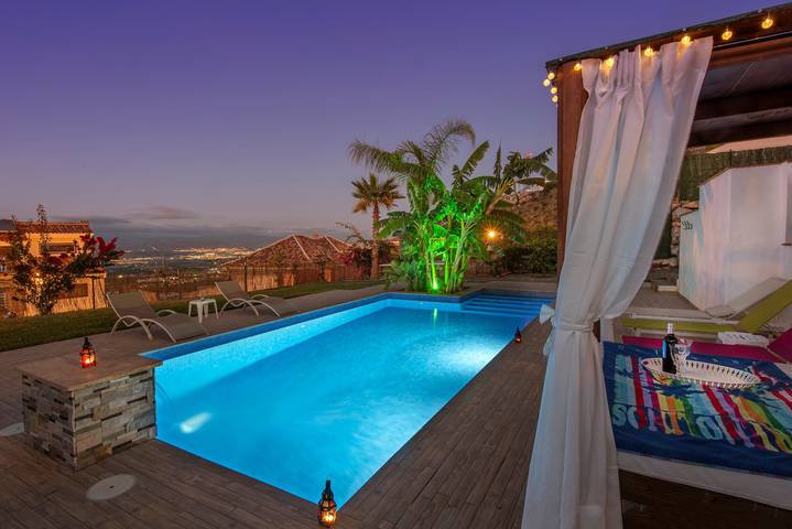 Familienvilla nahe Málaga mit beheiztem Pool und Platz für 12 Personen in Pinos de Alhaurín, Alhaurín de la Torre