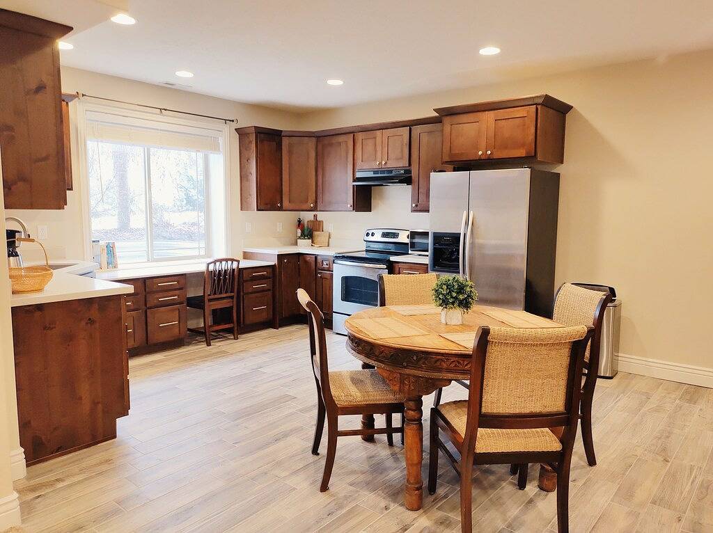 Family friendly home close to ski resorts, mountains, lakes, Byu, and Uvu in Utah Lake