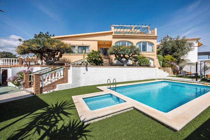 Ferienhaus für 12 Personen, mit Balkon und Garten sowie Kinderpool in Benajarafe
