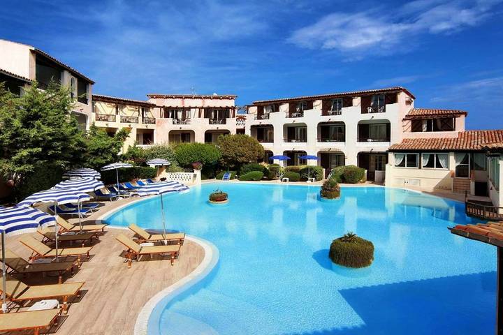 Hotel para 2 personas, con vistas además de jardín y piscina - 1