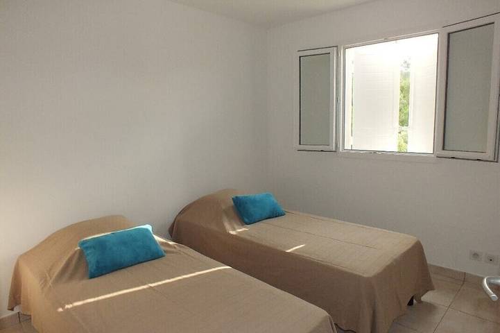 Gîte pour 4 personnes, avec jardin ainsi que piscine et terrasse dans Sainte-Lucie de Porto-Vecchio - 2