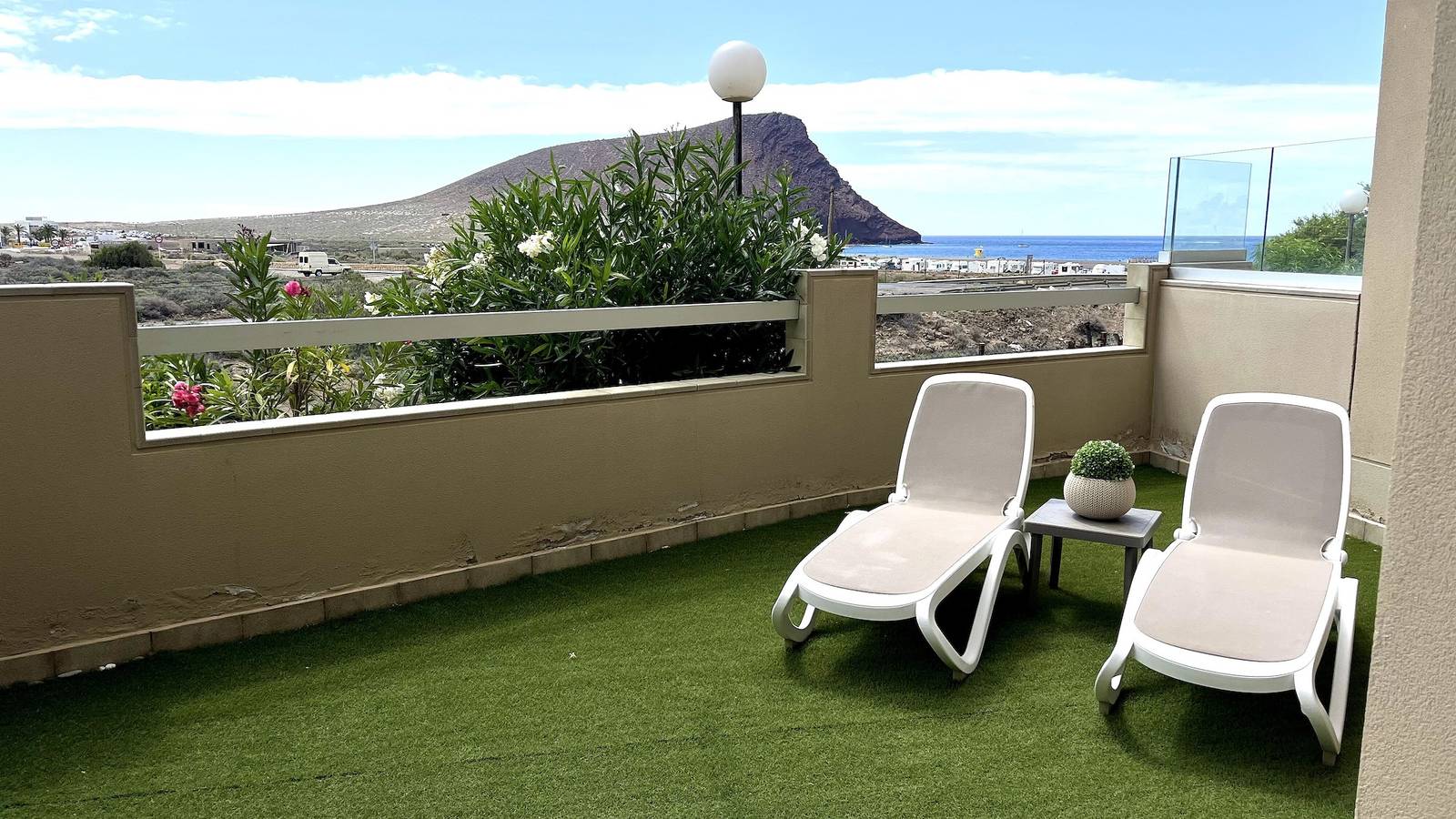 Hel lägenhet, Vacation Apartment 'Vista Tejita' with Sea View, Wi-Fi and Air Conditioning in La Tejita, Granadilla de Abona