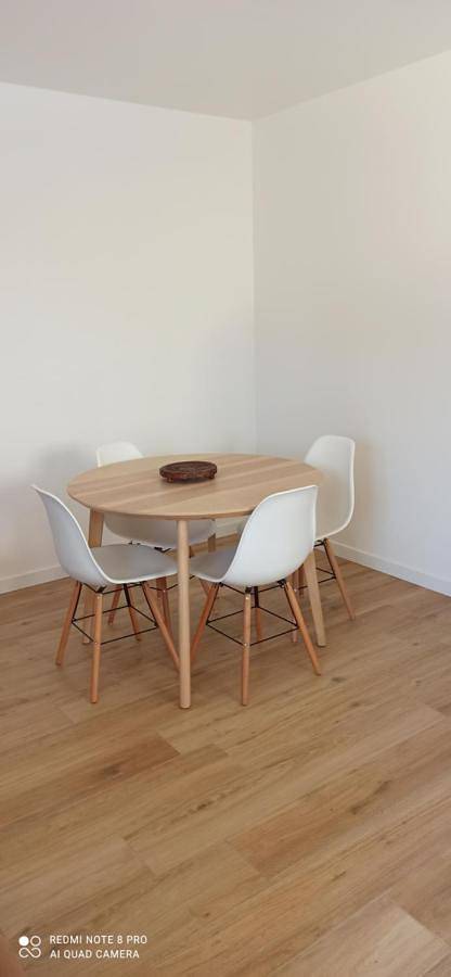 Gîte pour 4 personnes, avec terrasse ainsi que vue et jardin à Les Vigneaux - 4