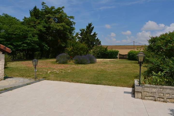 Location de vacances pour 4 personnes, avec jardin ainsi que piscine et terrasse, animaux acceptés à Cézan - 3