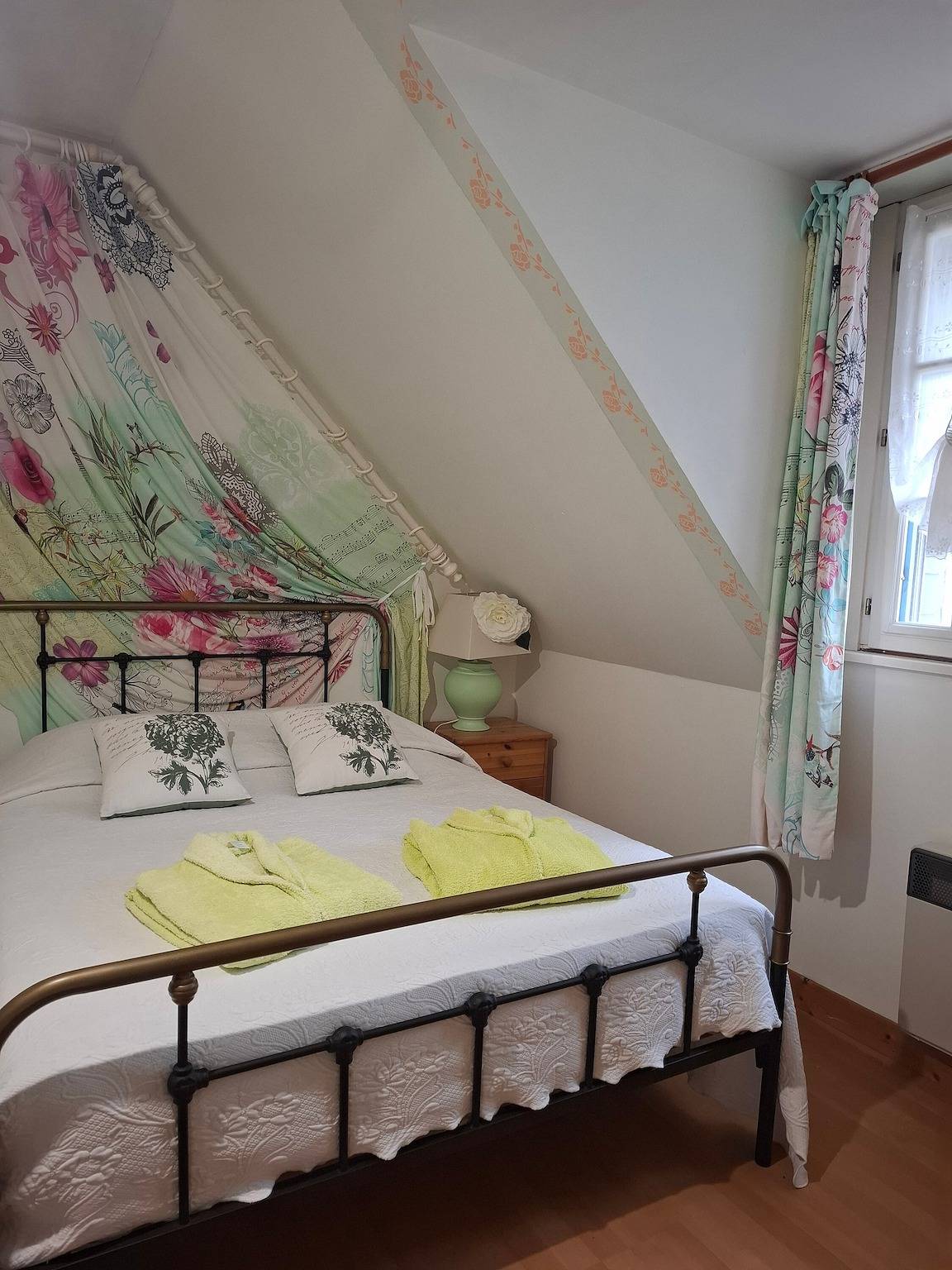 Chambre d'hôtes Verte Printanière - Étage avec terrasse et jardin partagés, Wi-Fi in Saint-Lyphard, Région de Saint-Nazaire