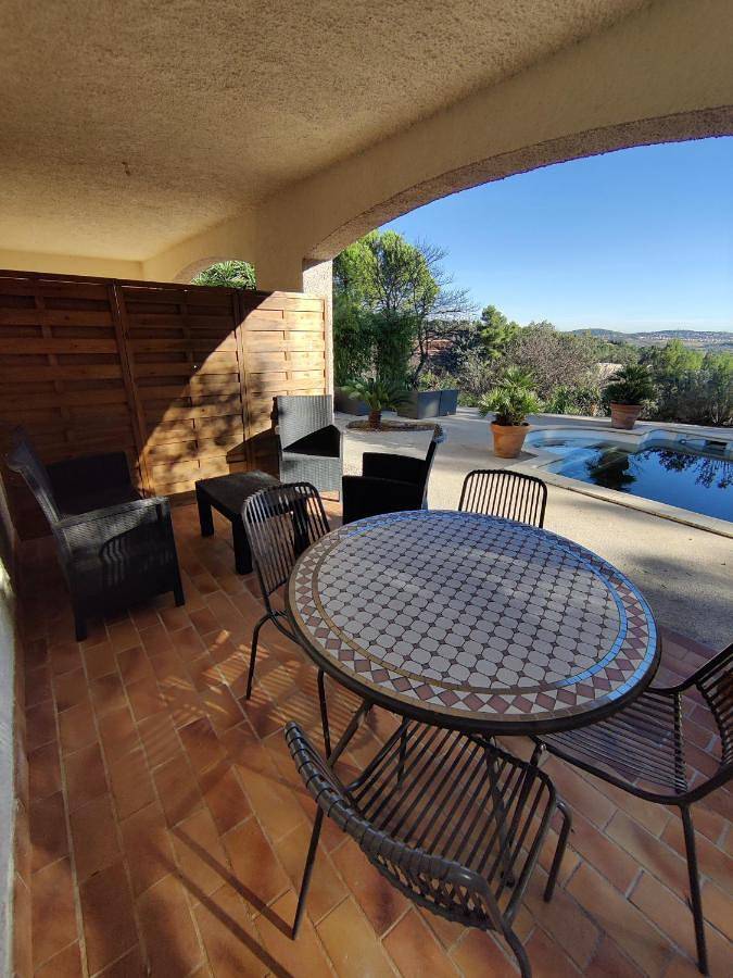 Gîte pour 4 personnes, avec piscine ainsi que vue et jardin à Combaillaux - 3