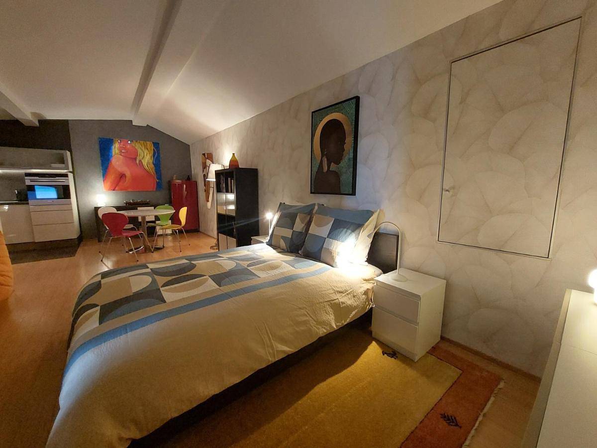Appartement entier, Studio Apartment with Terrace and Lake View in Neuchâtel, Lake Neuchâtel