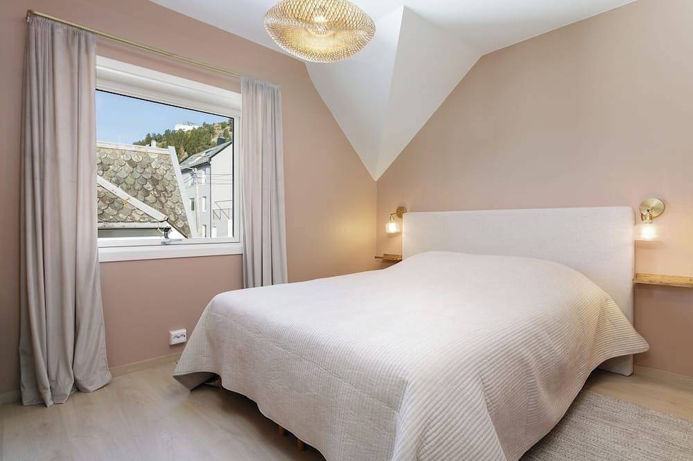 Ganze Wohnung, Ålesund center modern apartment with terrace and stunning ocean & Mountain view! in Ålesund