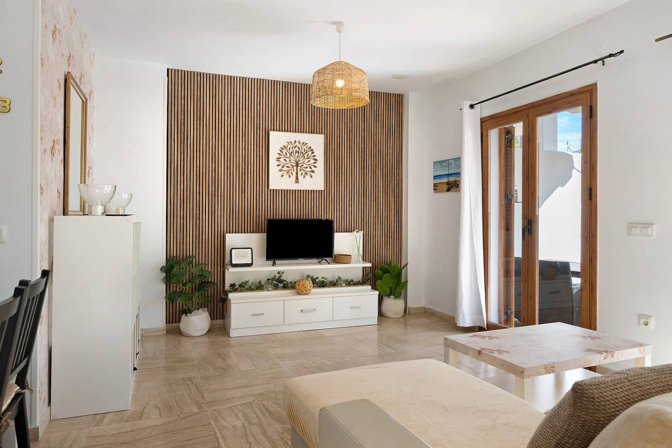 Apartamento entero, Apartamento 'Marismas Sancti Petri' con piscina compartida, jardín privado y aire acondicionado in Playa La Barrosa, Chiclana de la Frontera