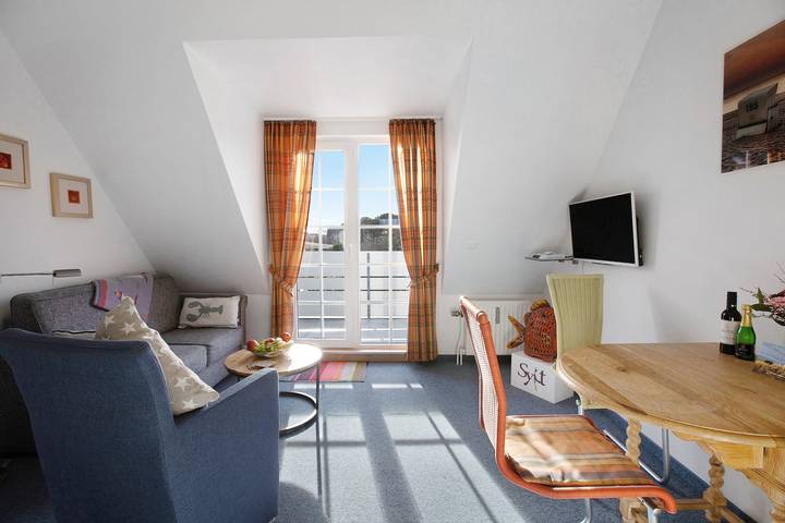 Ganze Wohnung, Ferienwohnung 'Schatz' mit Balkon, Gemeinschaftsgarten und Wlan in Wenningstedt, Sylt