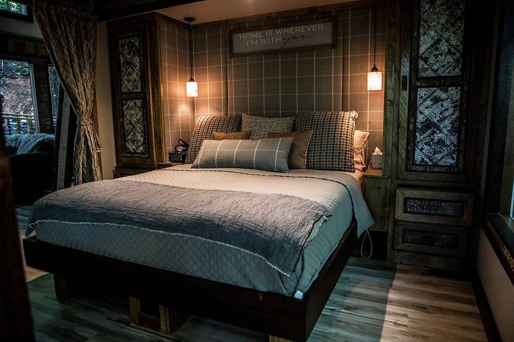 Inn The Ravine Luxury Treehouse * Whirlpool, Kamin, Feuerstelle, abgeschieden * in Cherry Log, Chattahoochee National Forest