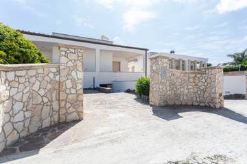 Gîte pour 5 personnes, avec terrasse et jardin à Marina di Mancaversa