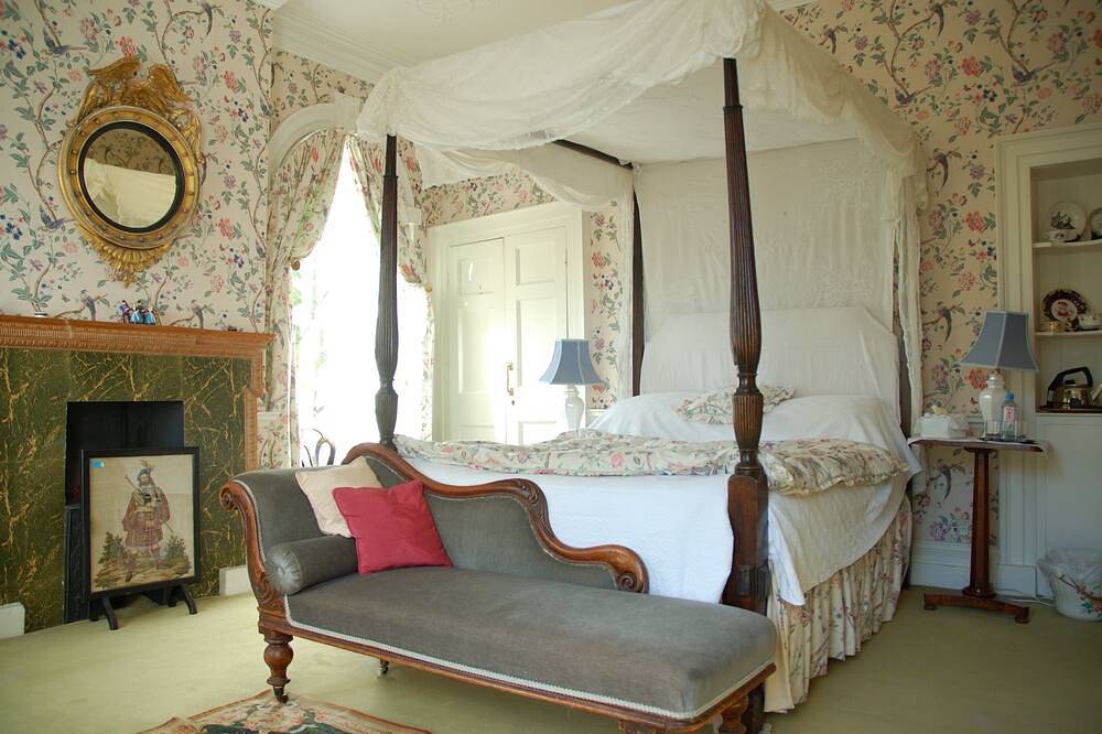 The Bird Room - Upper Court Manor House in Kemerton, Worcestershire