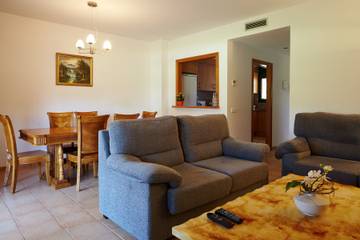 Villa for 6 Guests in Pals, Lower Empordà, Picture 1