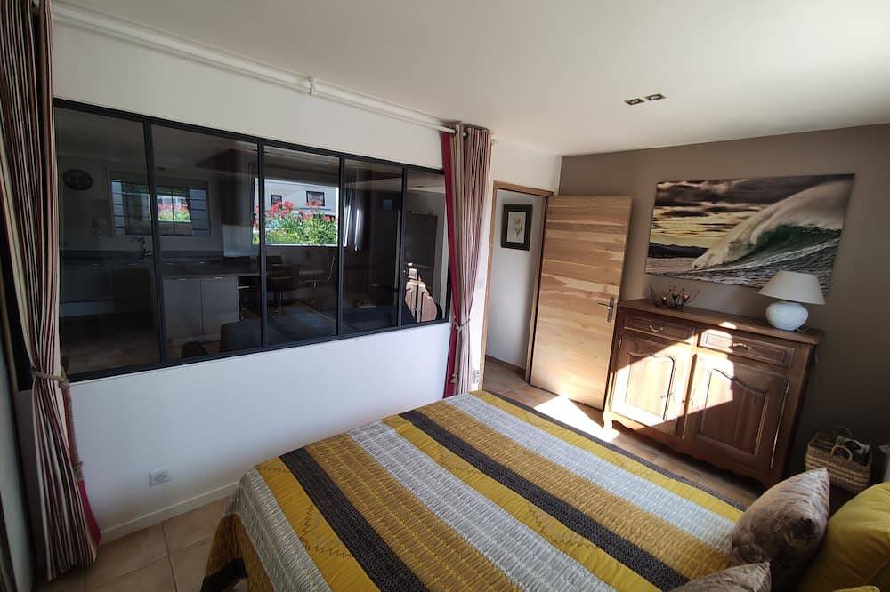 Entire apartment, Between sea and mountains 3-star gîte 54m², swimming pool, garden in Itxassou, Bayonne region