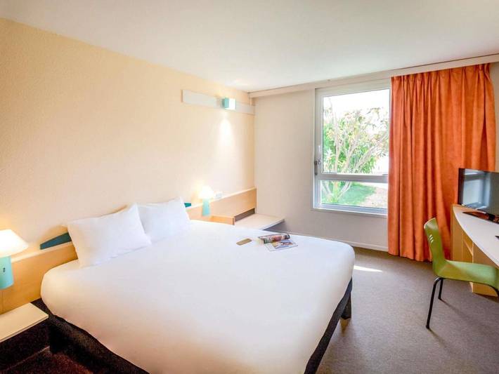 Hôtel pour 3 personnes, avec Terrasse et Jardin ainsi que Bassin pour enfant et Piscine
