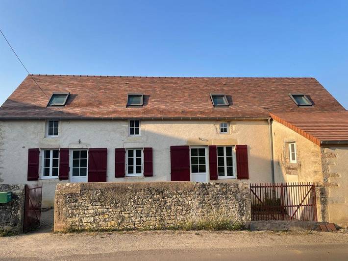 Gîte pour 10 personnes, avec terrasse et jardin à Jambles