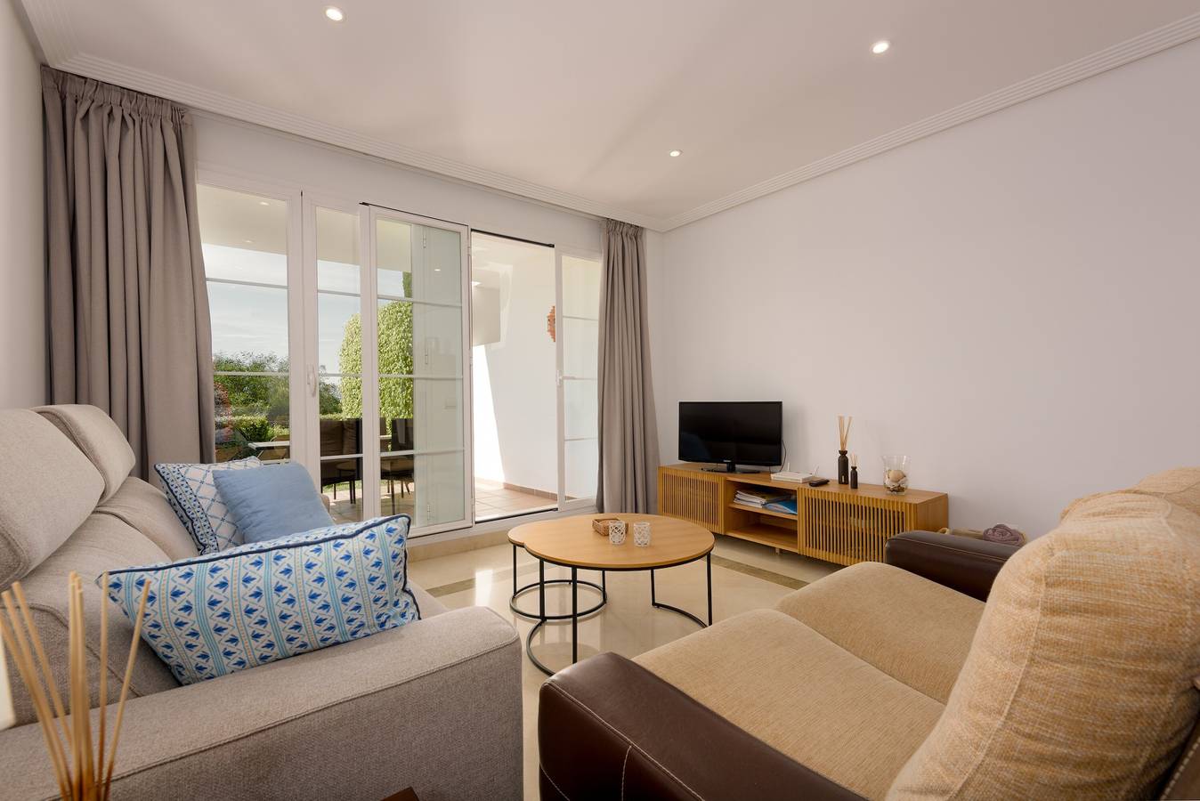 Apartamento entero, Apartamento 'Los Eucaliptos B_9_1' con piscina compartida, Wi-Fi y aire acondicionado in Capanes del Golf, Benahavís
