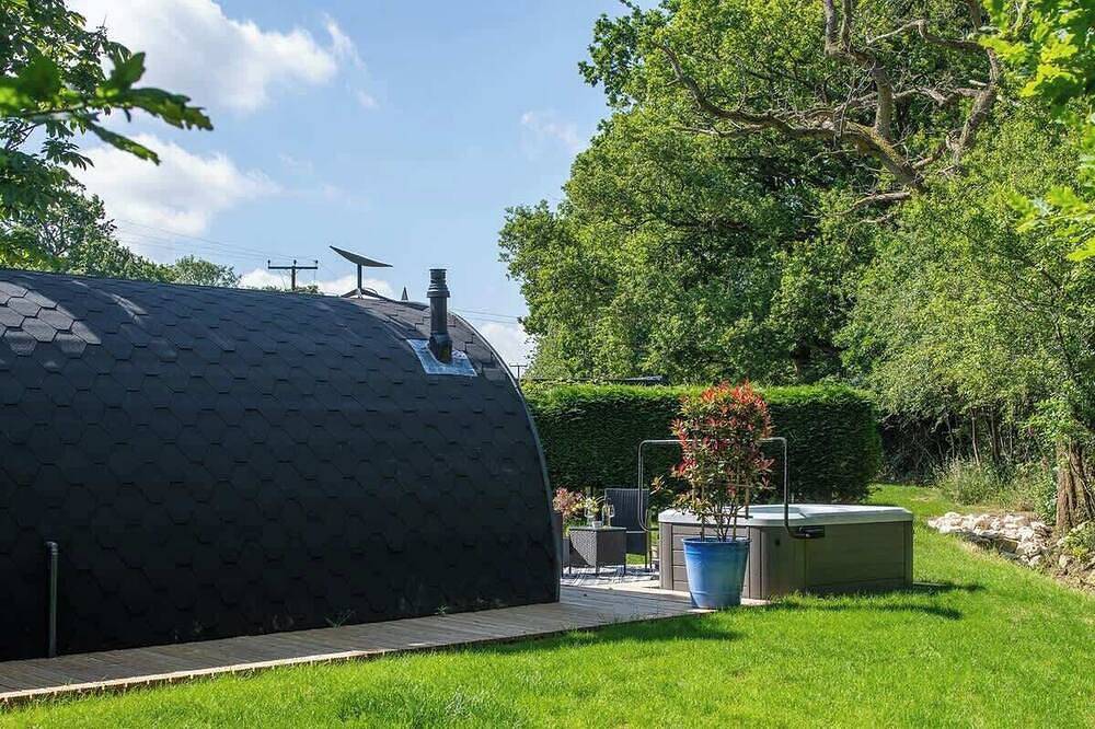 Foxes Den | Hot Tub Stay in the Cotswolds in Wiltshire